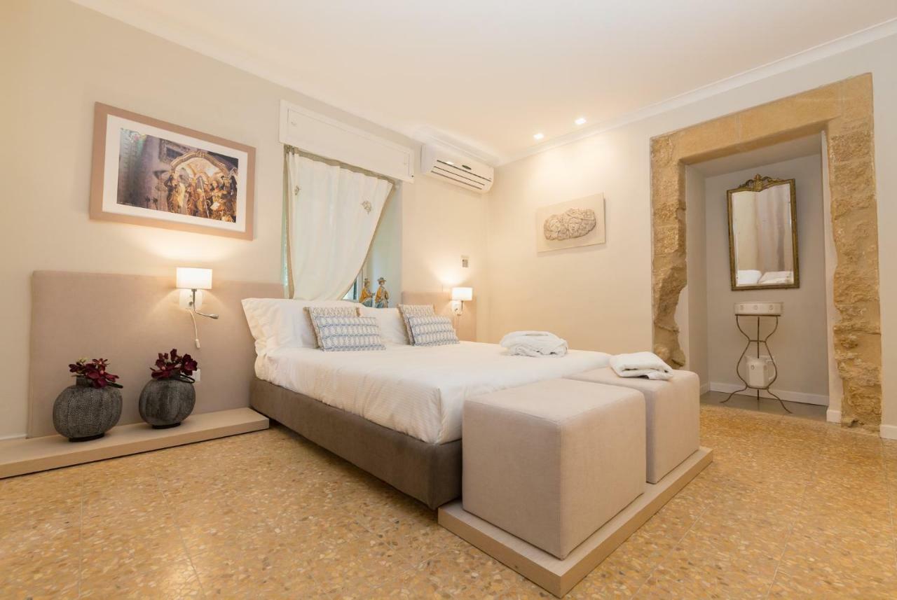 Palazzo Taranto Luxury Rooms Caltagirone Exterior photo